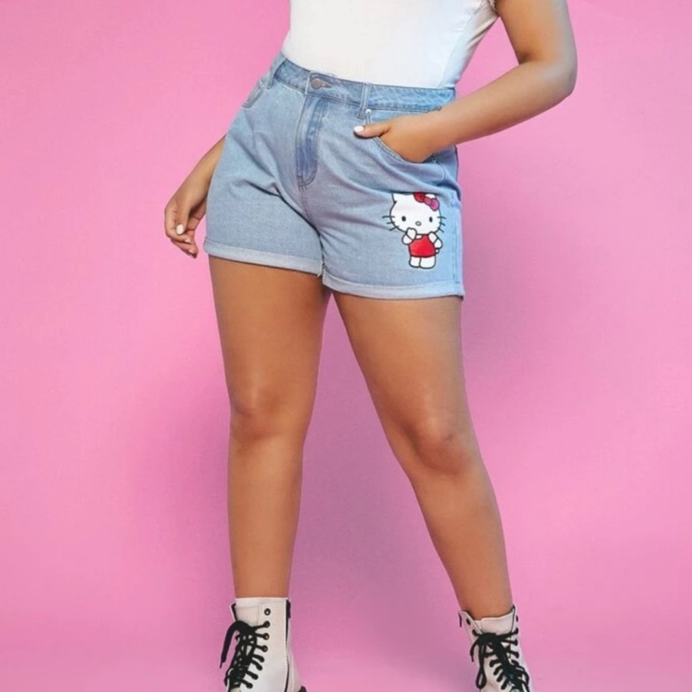 shein x hello kitty - graphic roll hem denim shorts